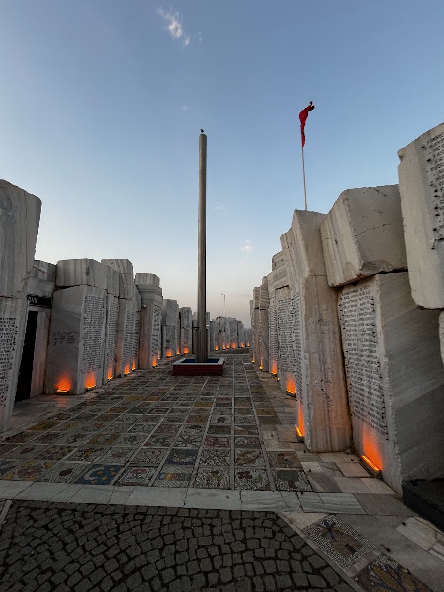 17 Ağustos 1999 Deprem Anıtı