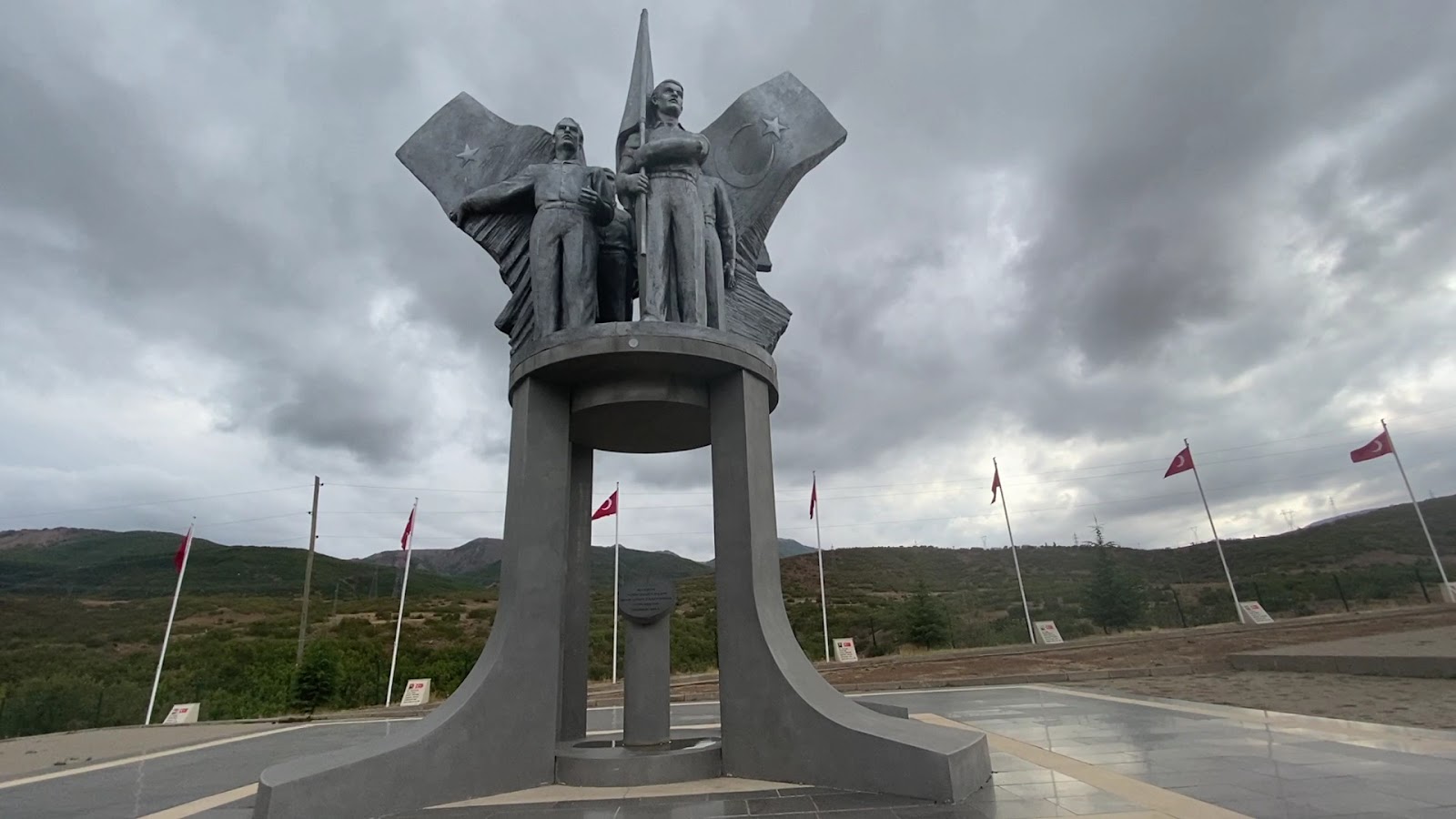 33 Şehit Anıtı — fotoğraf 3