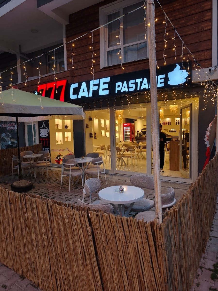 777 Cafe & Pastane — fotoğraf