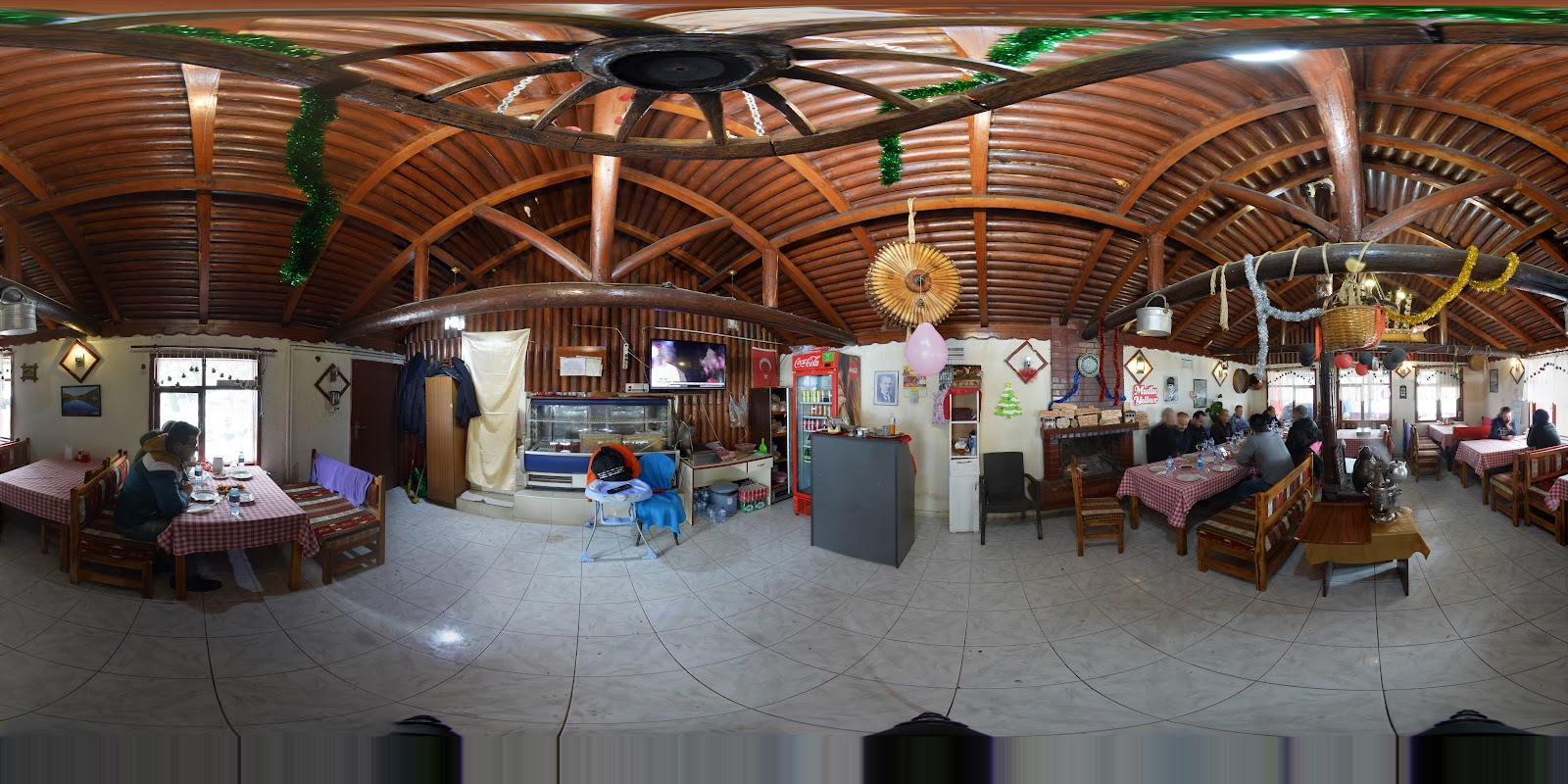 Abant Havuzbaşı Restaurant - Kahvaltı - Kuzu Çevirme -Alabalık — fotoğraf 7