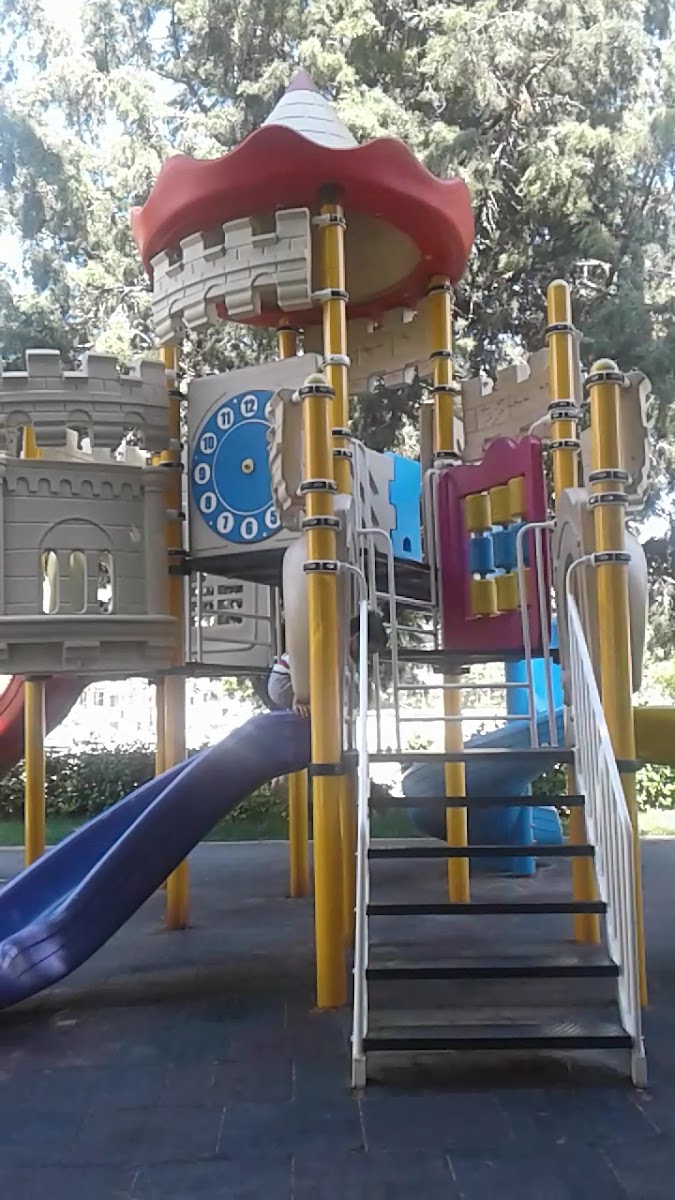 Adil Candemir Parkı — fotoğraf 2