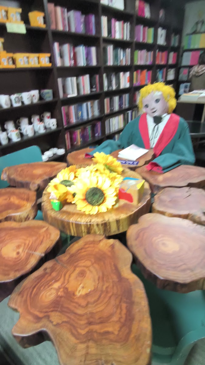 Adımlar Kitap & Kafe/Eskişehir Kitapçı — fotoğraf 5