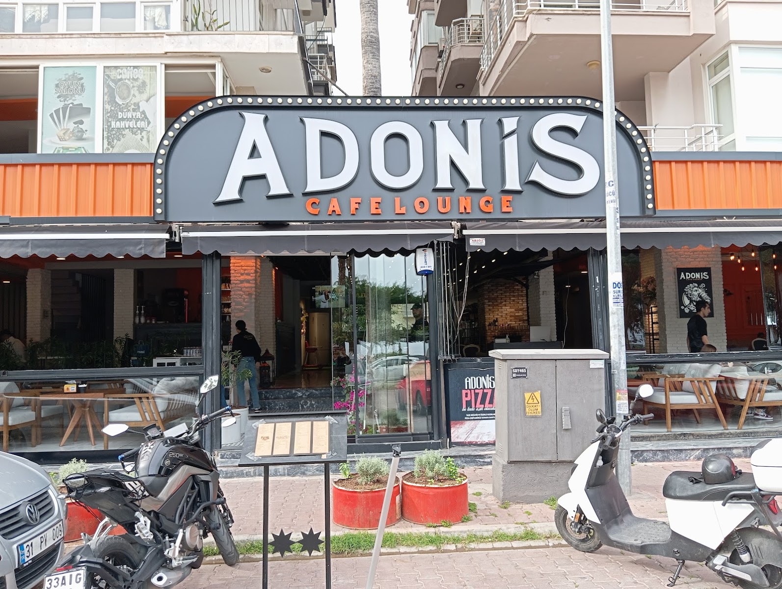 Adonis Cafe — fotoğraf