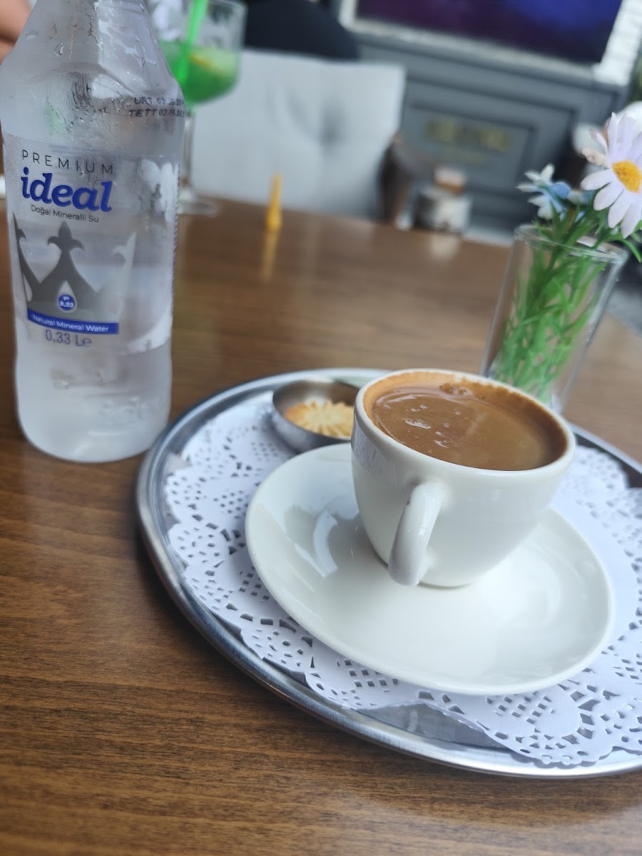 Adonis Cafe — fotoğraf 2