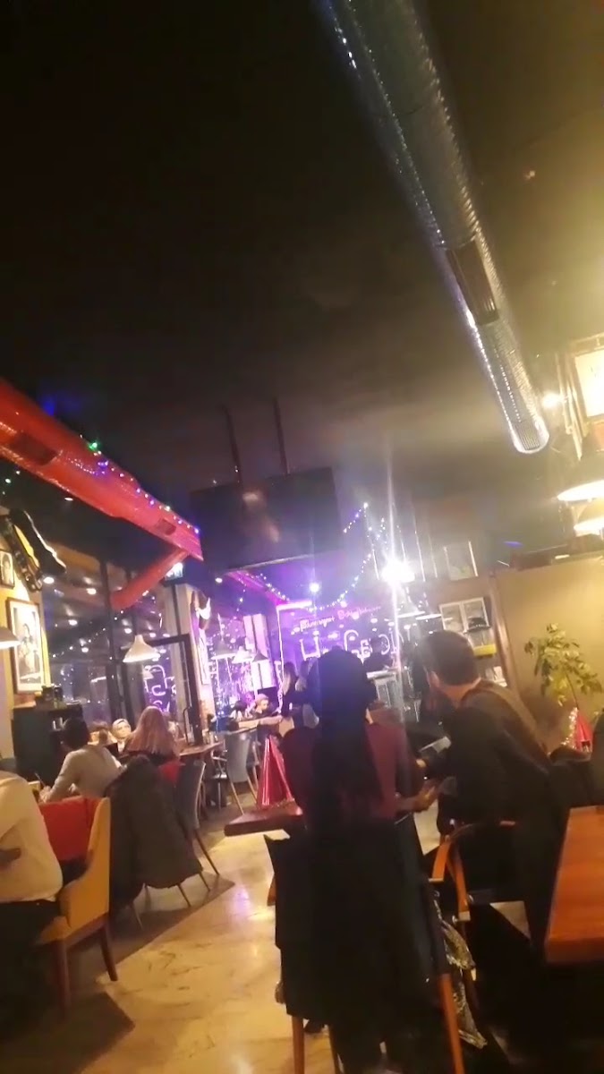 Aktüel Cafe Bistro — fotoğraf 3