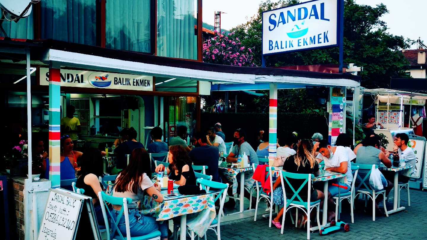 Akyaka'nın Meşhur Balık Restoranı » Sandal Balık Ekmek ® — fotoğraf