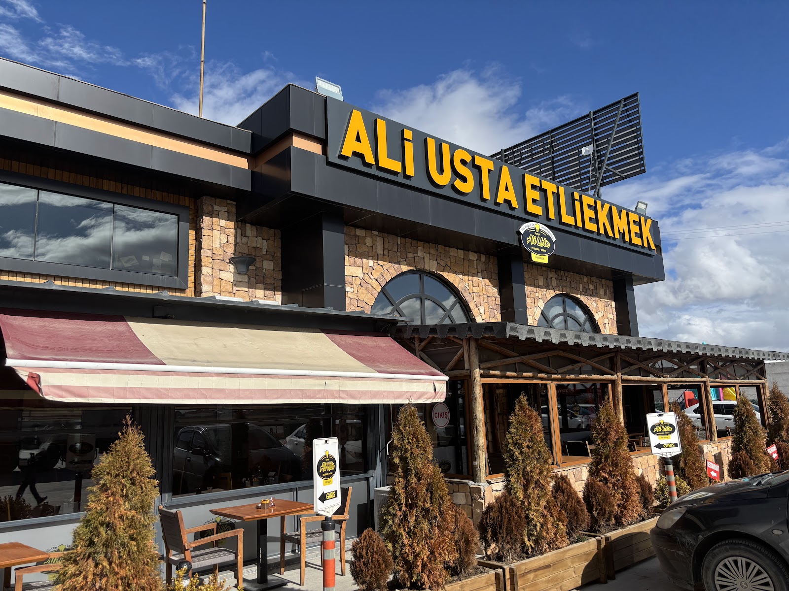 ALİ USTA ETLİEKMEK & KEBAP — fotoğraf 1