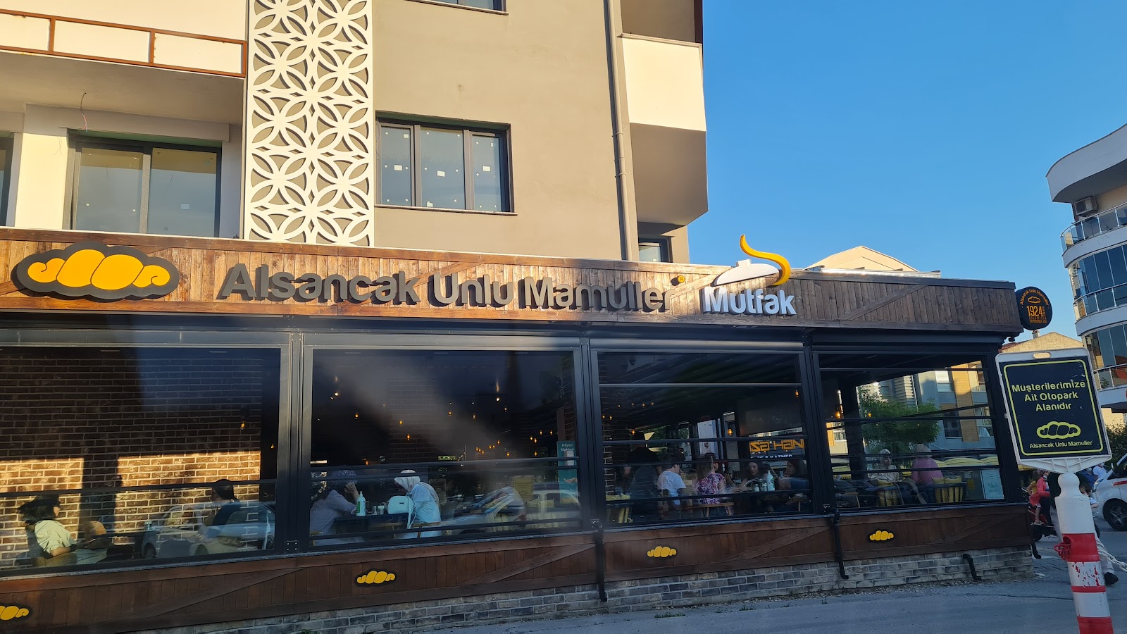 Alsancak Unlu Mamüller Mutfak Balıkesir — fotoğraf