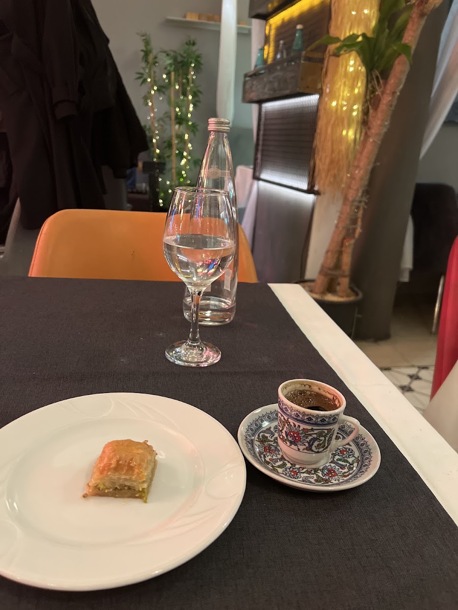 Amedros Cafe & Restaurant — photo 11
