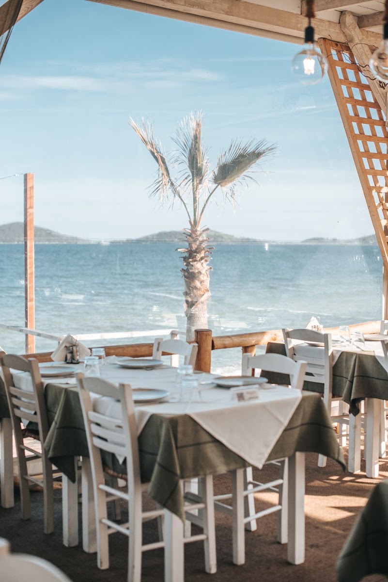 Apomero Greek Restaurant — photo