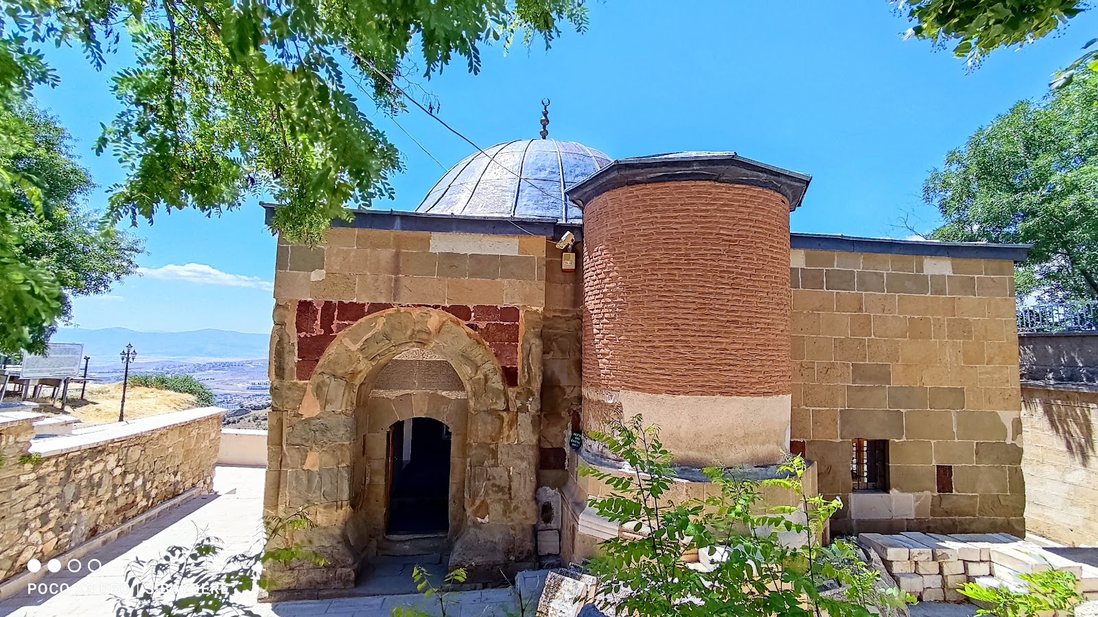 Arap Baba Mescidi ve Türbesi — fotoğraf