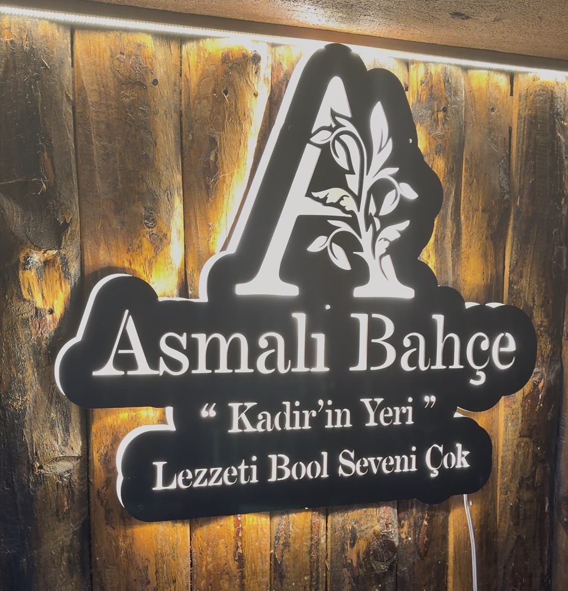 Asmalı Bahçe Yaprak Ciger Köfte Sucuk — fotoğraf 2