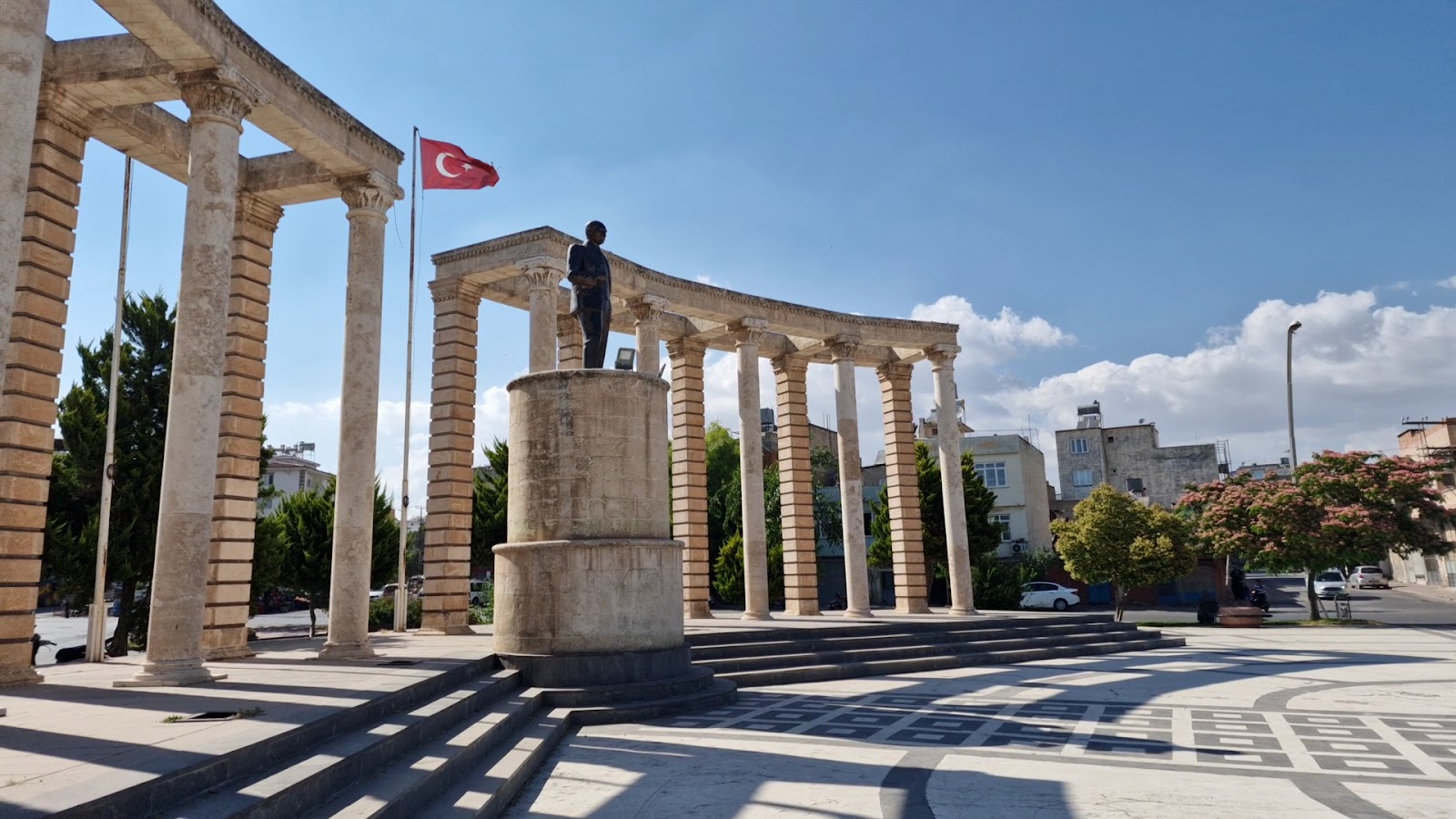 Atatürk Heykeli — fotoğraf 3