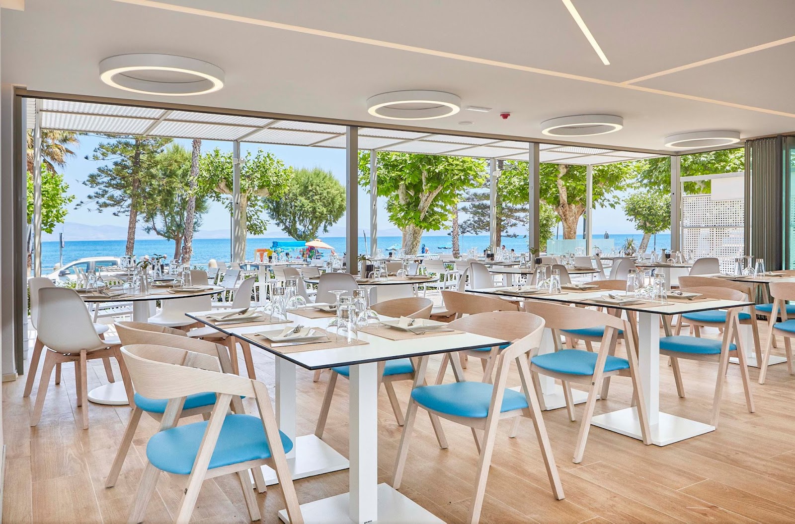 Avanti all day bar restaurant — photo 2