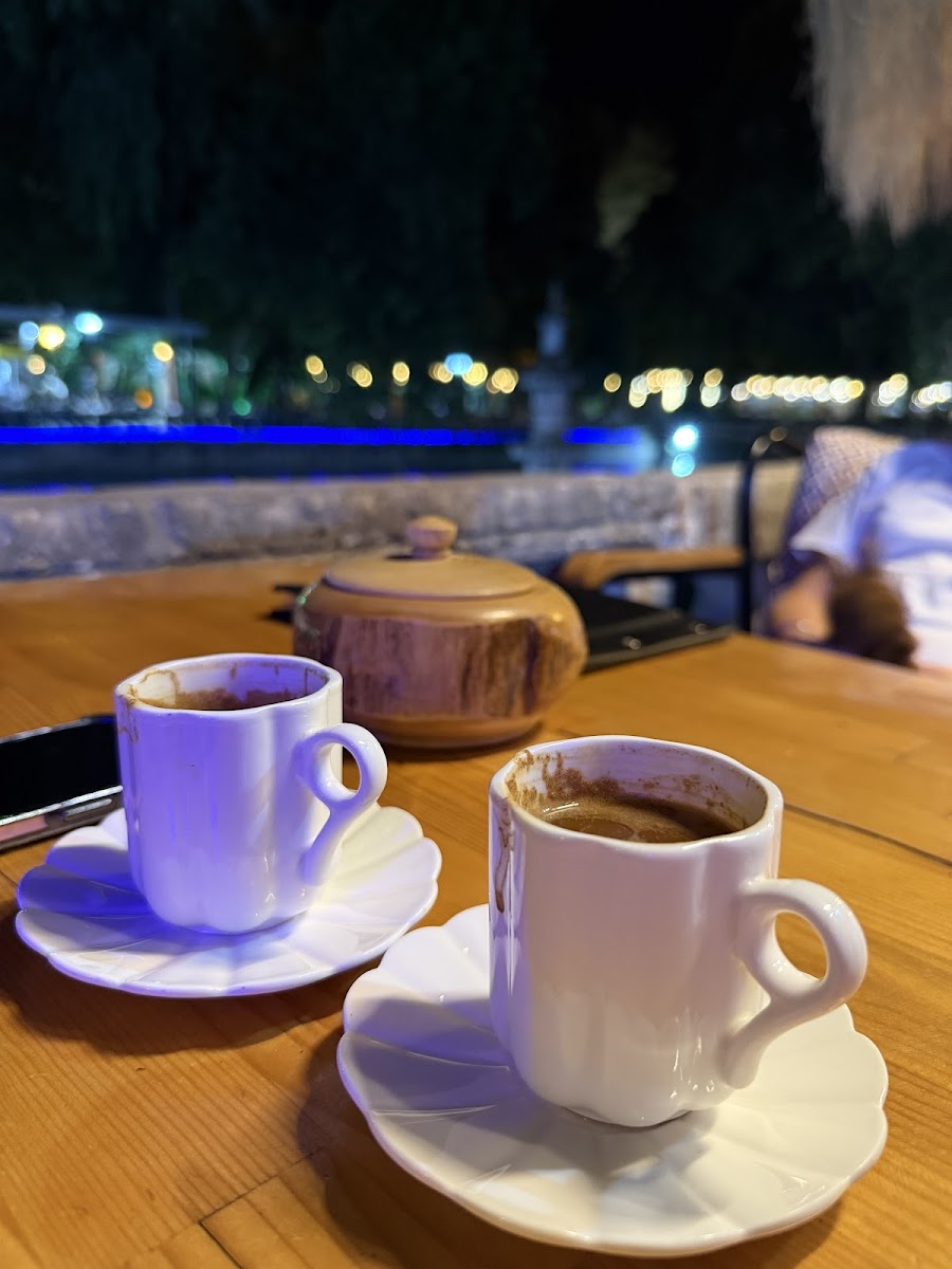 Ayn Zeliha Gölü Aile Çay Bahçesi — fotoğraf 5