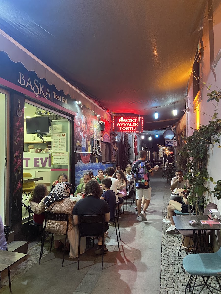 Ayvalık Tostu Nerede Yenir ? Başka Tost Evi — photo 2