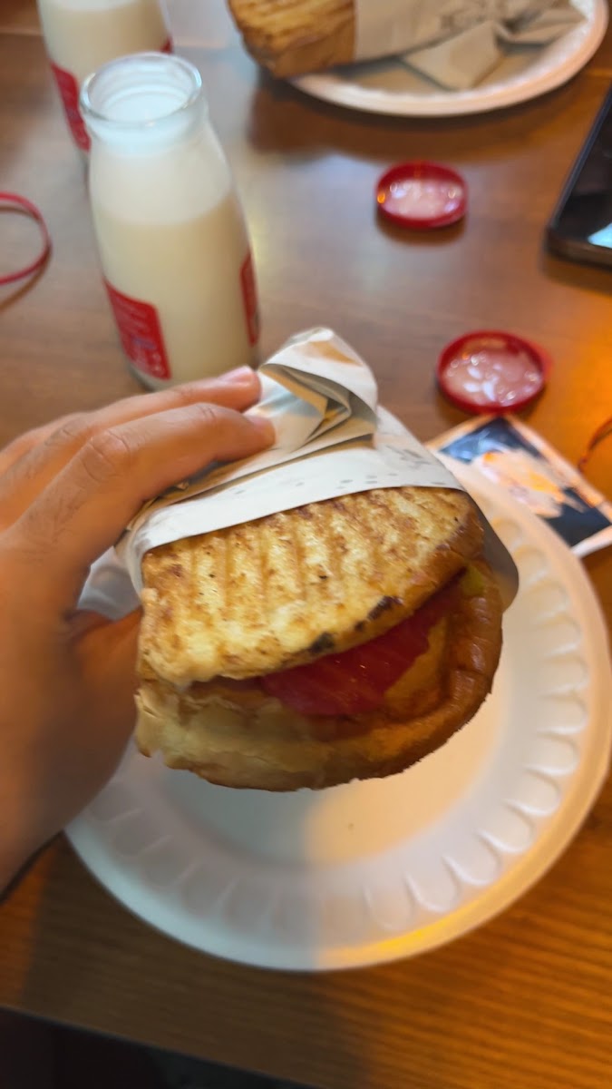 Ayvalık Tostu Nerede Yenir ? Başka Tost Evi — photo 3