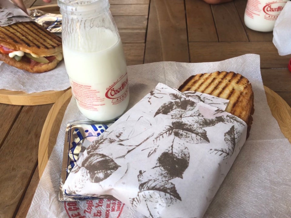 Ayvalık Tostu Nerede Yenir ? Başka Tost Evi — photo 5