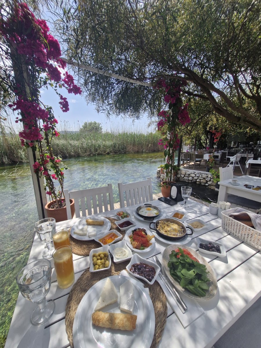 Azmak Restaurant | Akyaka Azmak Üstü Balık & Özel Mezeler & Serpme Kahvaltı-AKYAKA — photo 5