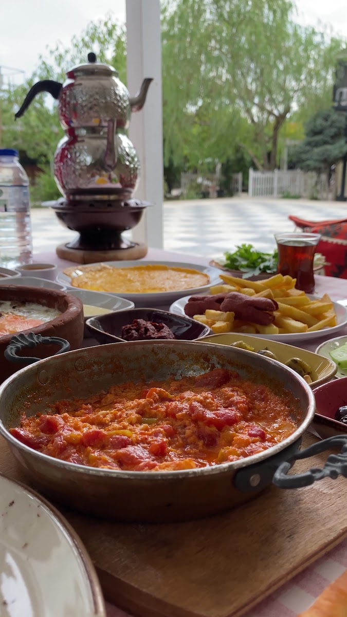Bahçe'de Kahvaltı ve yemek servisi. — fotoğraf 3