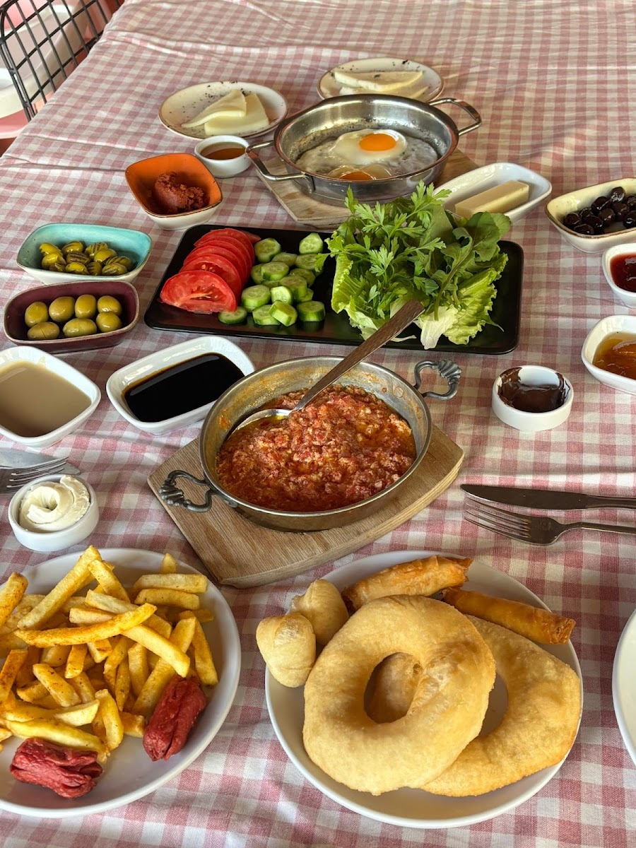 Bahçe'de Kahvaltı ve yemek servisi. — fotoğraf 4