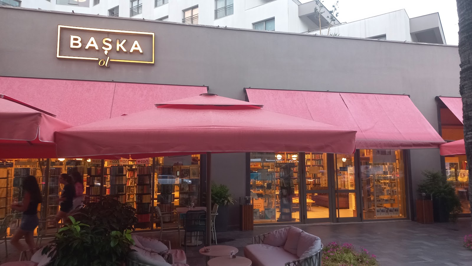 Başka Ol — photo 2