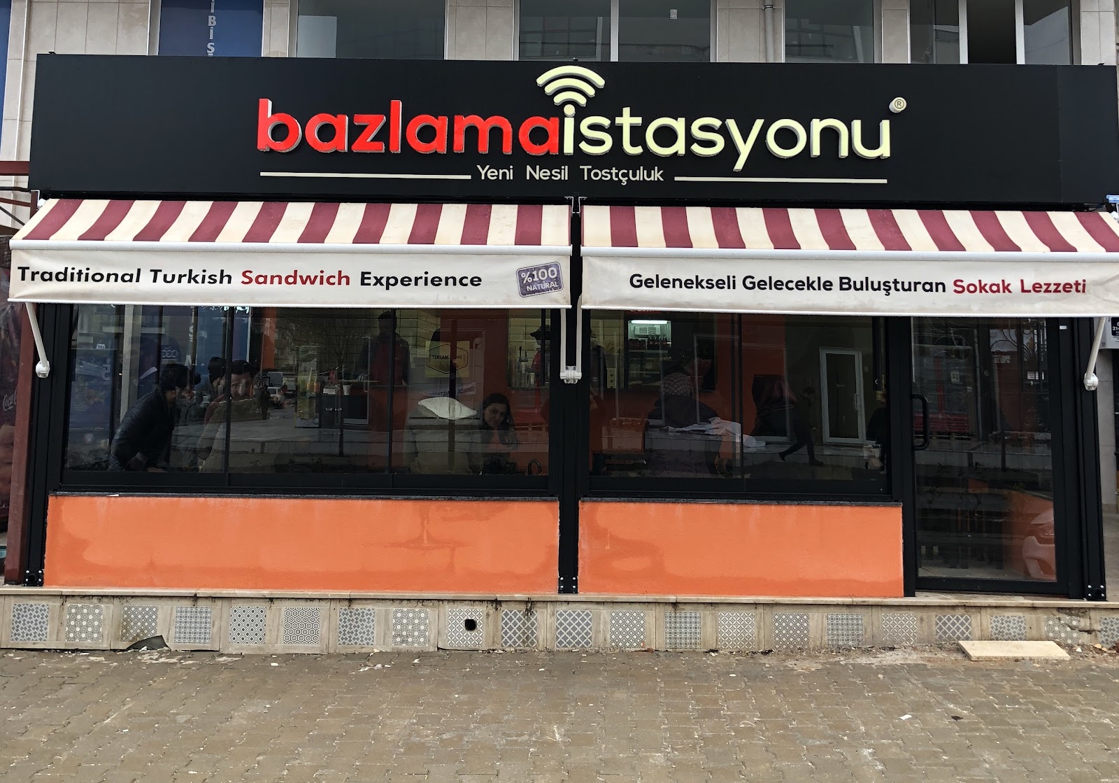 Bazlama İstasyonu Çarşı — fotoğraf
