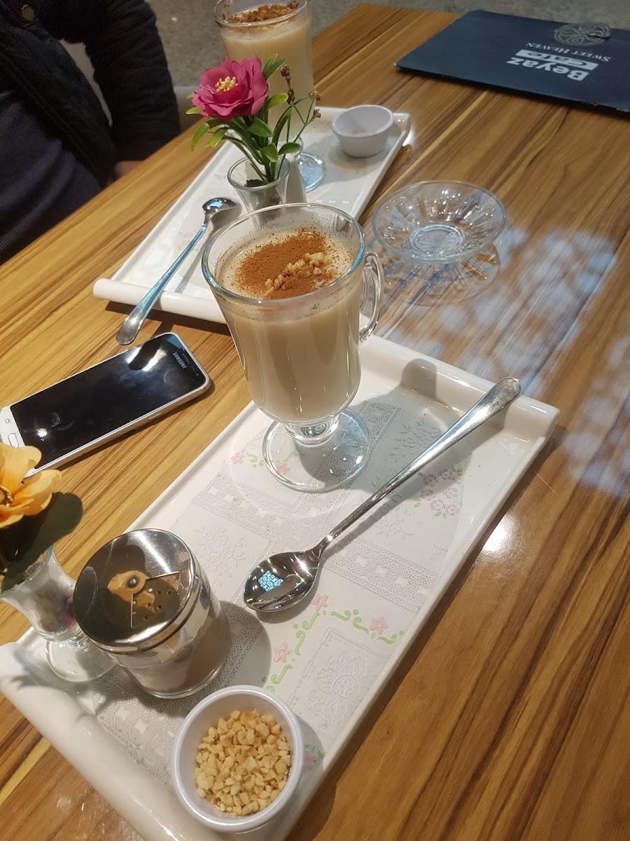 Beyaz cafe — fotoğraf 2
