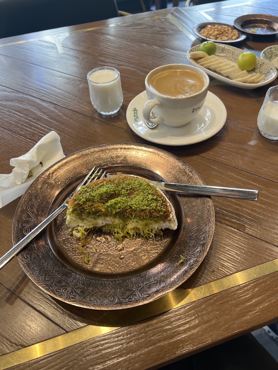 Beyzade Karaköy (Künefe - Baklava - Kahvaltı) — photo 3