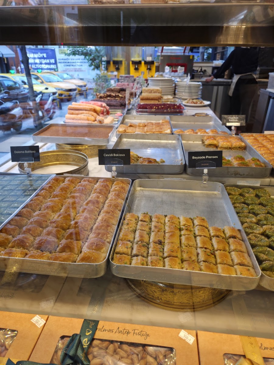 Beyzade Karaköy (Künefe - Baklava - Kahvaltı) — photo 5