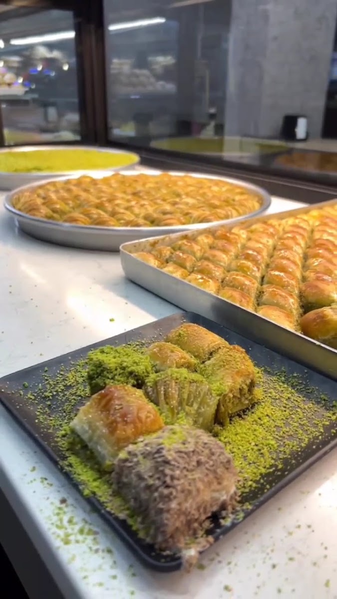 BİLAL USTA BAKLAVA VE PASTANE — fotoğraf 5