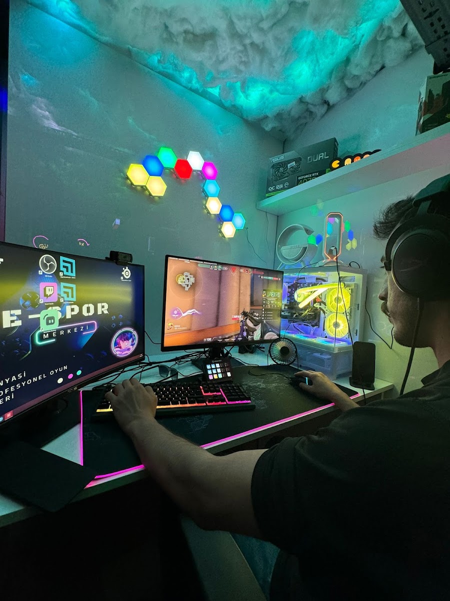 Bin-if E-Spor Merkezi İnternet Cafe ve Playstatıon Oyun Salonu — fotoğraf