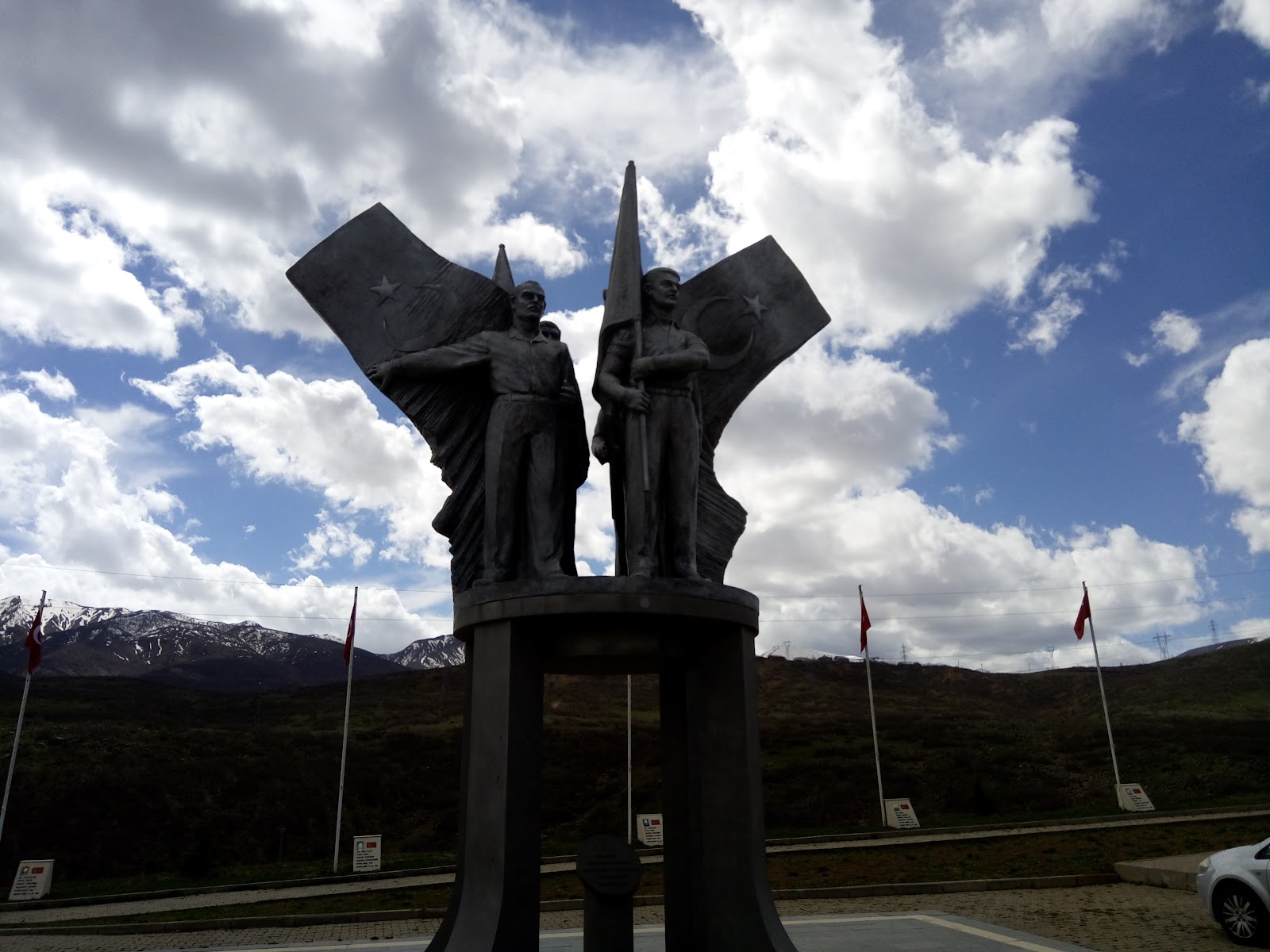 Bingöl Şehitleri Anıtı