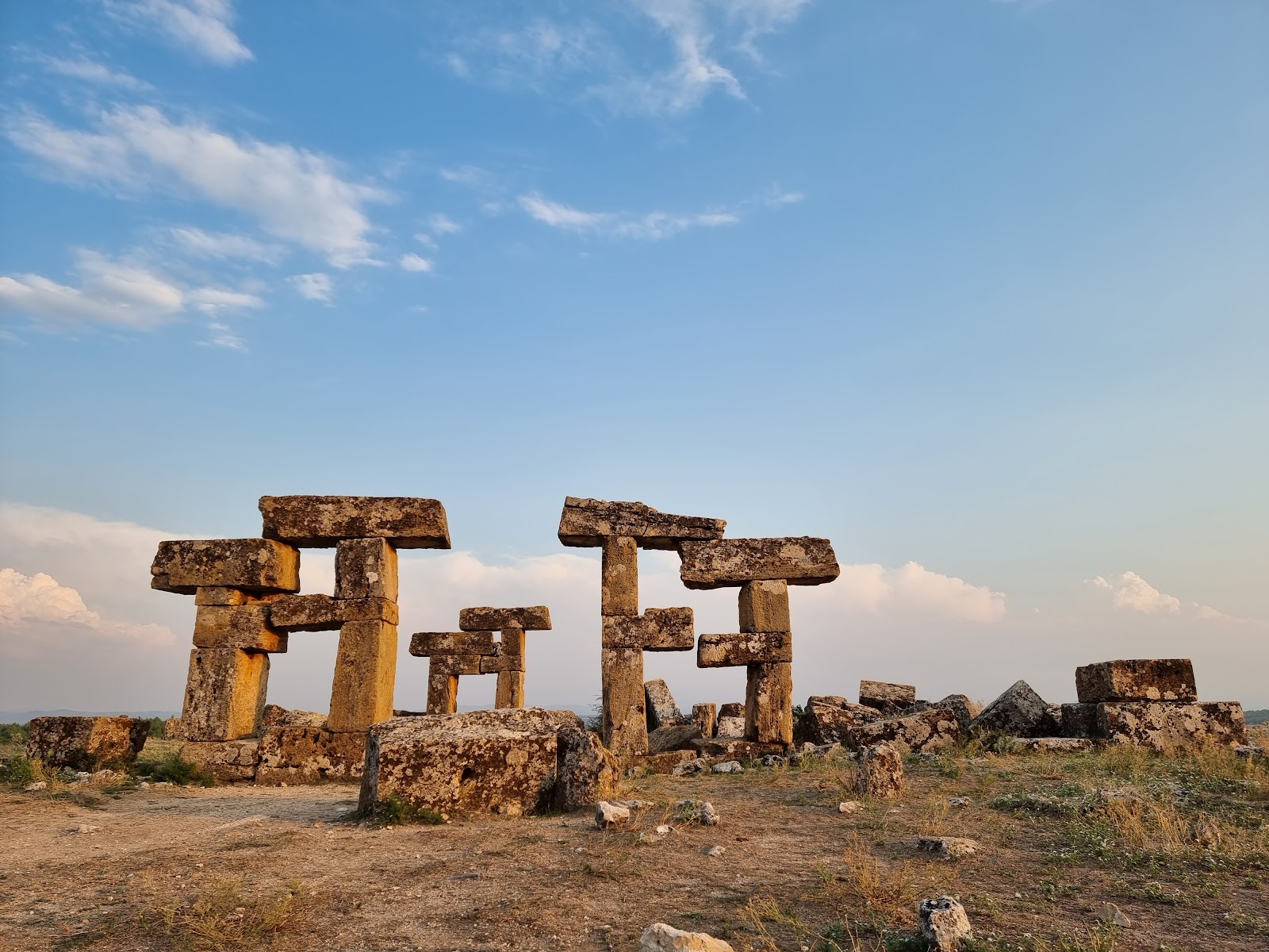 Uşak: Blaundus, Clandras Köprüsü ve camiler