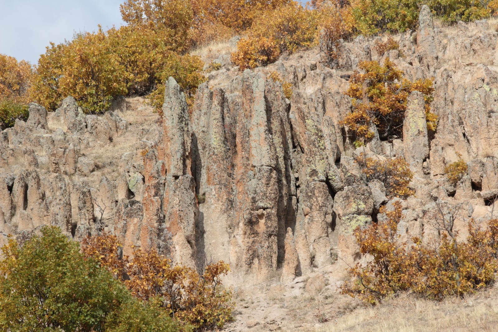 Bingöl: Peri bacaları, kaleler ve mağaralar