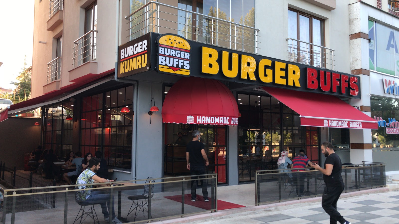 Burger Buffs Cumhuriyet Şubesi — fotoğraf