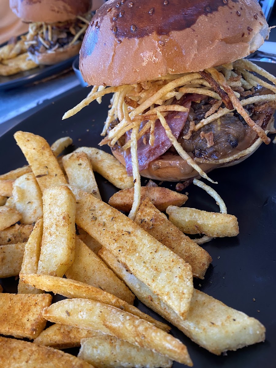 Burger Tower Körfez — photo 10