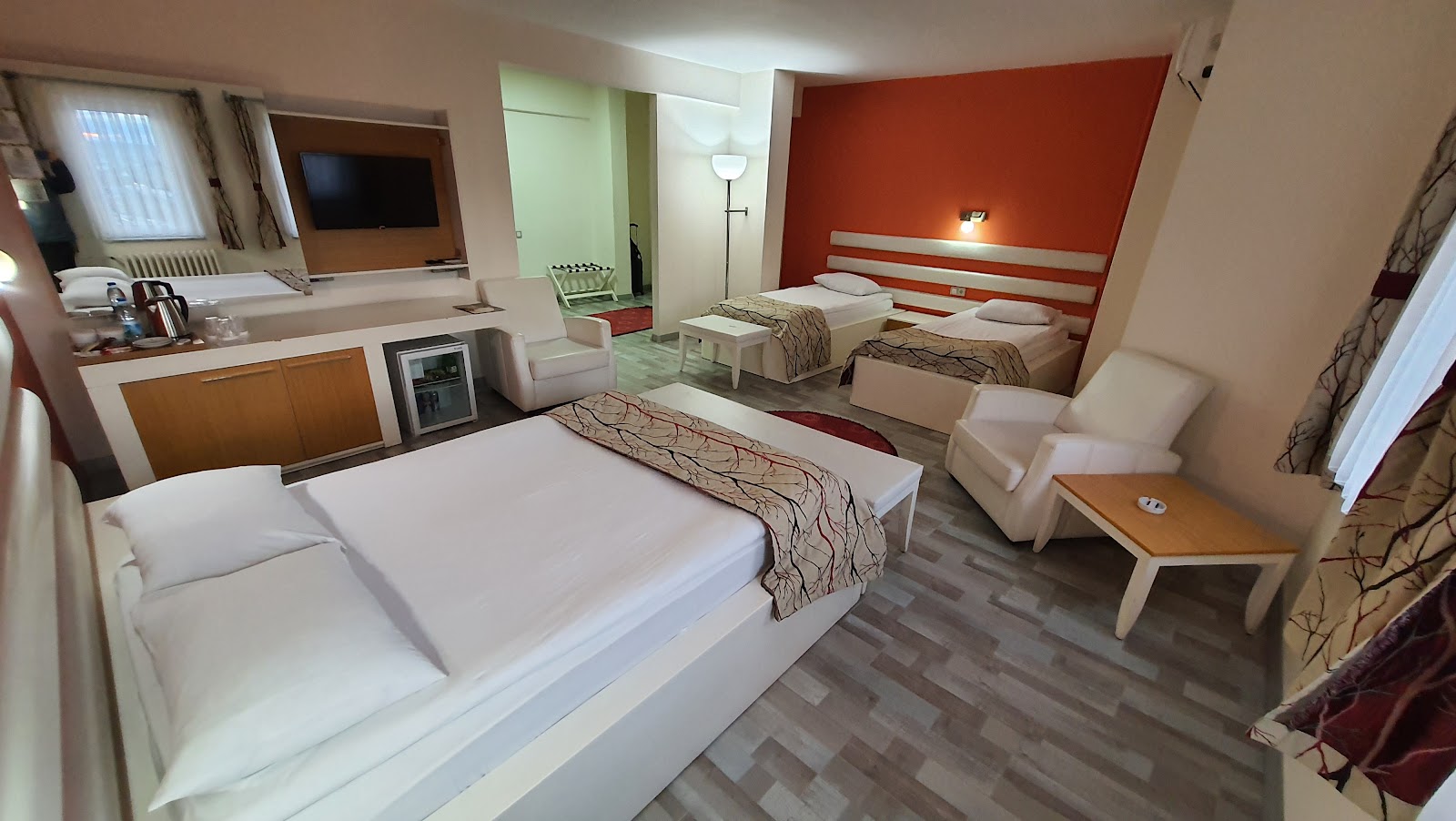 Büyük Otel () — fotoğraf 2