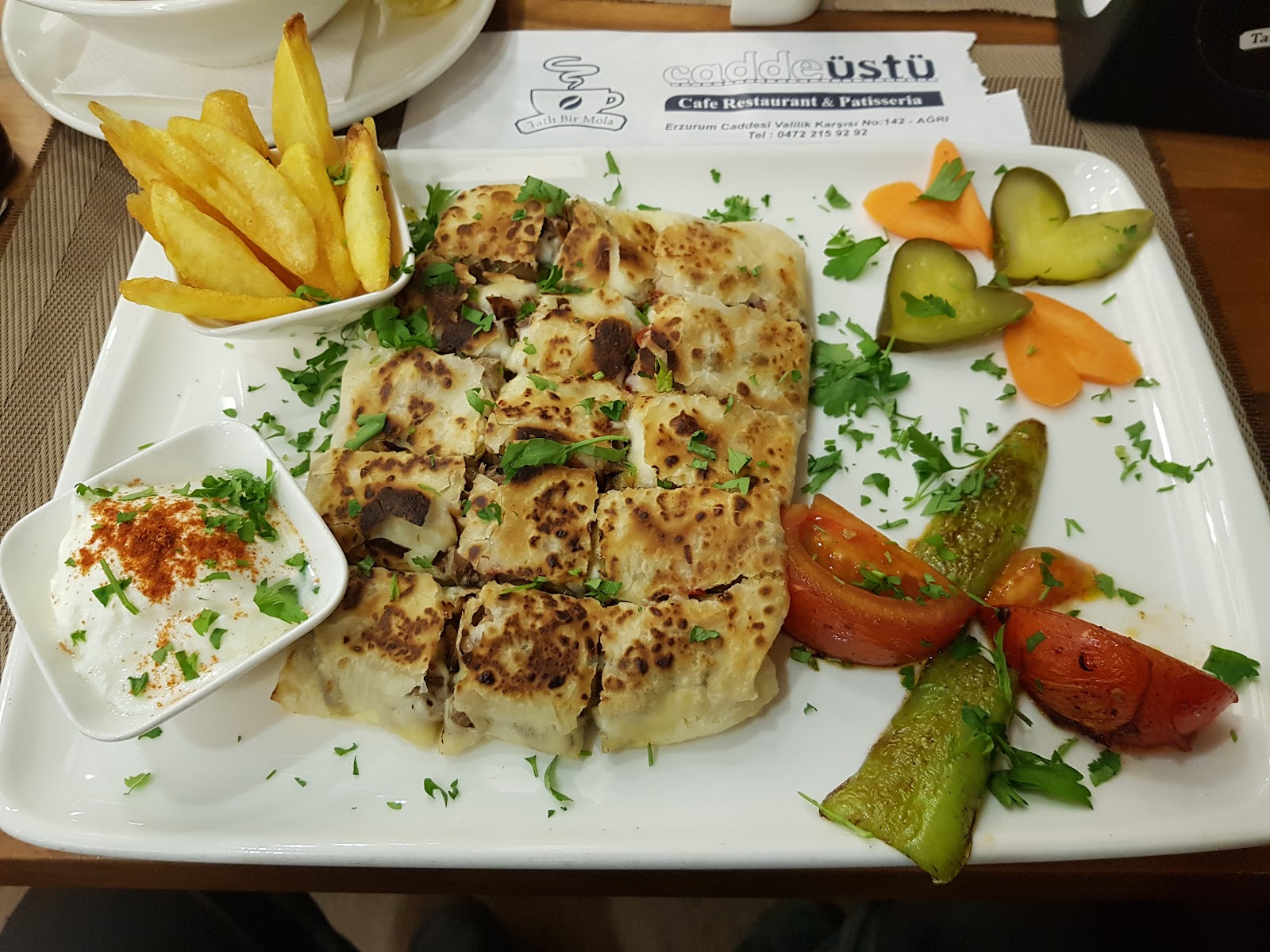 Caddeüstü Cafe — fotoğraf