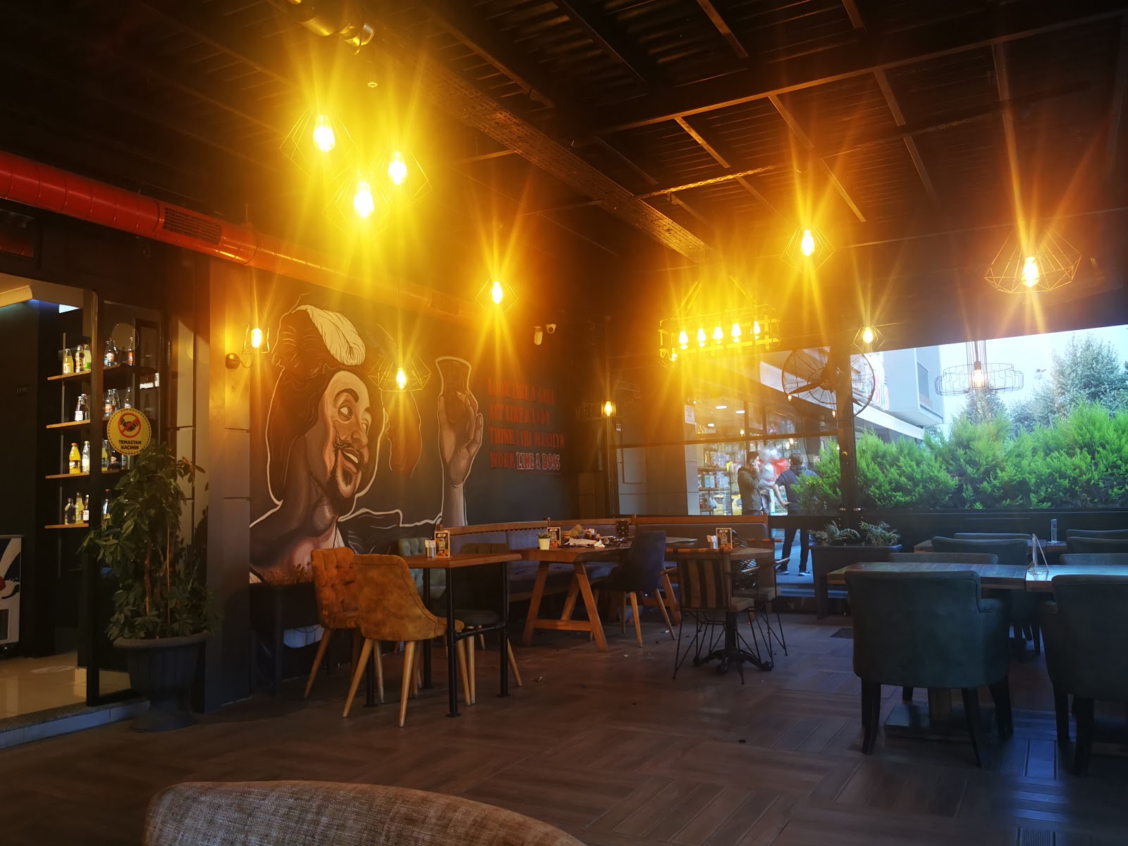 Cafe 380 — fotoğraf