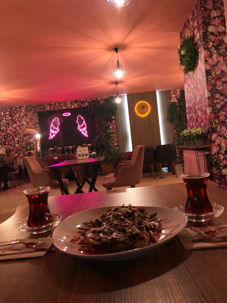 CAFE FLORA & ÇİKOLATA — fotoğraf 2