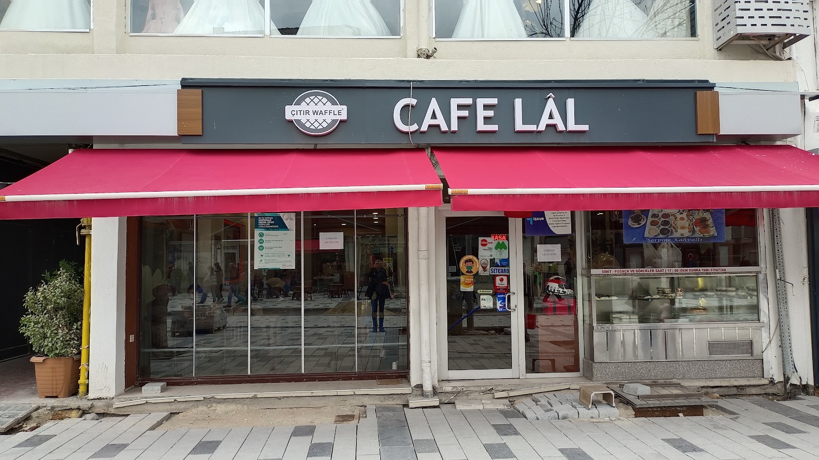 Cafe Lal — fotoğraf