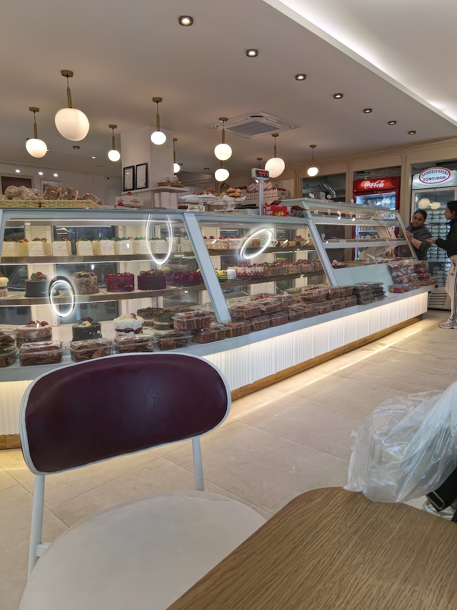 Çakıroğlu Pastanesi 2 — fotoğraf 2