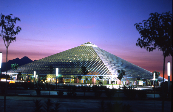 Cam Piramit Fuar ve Kongre Merkezi — fotoğraf 1