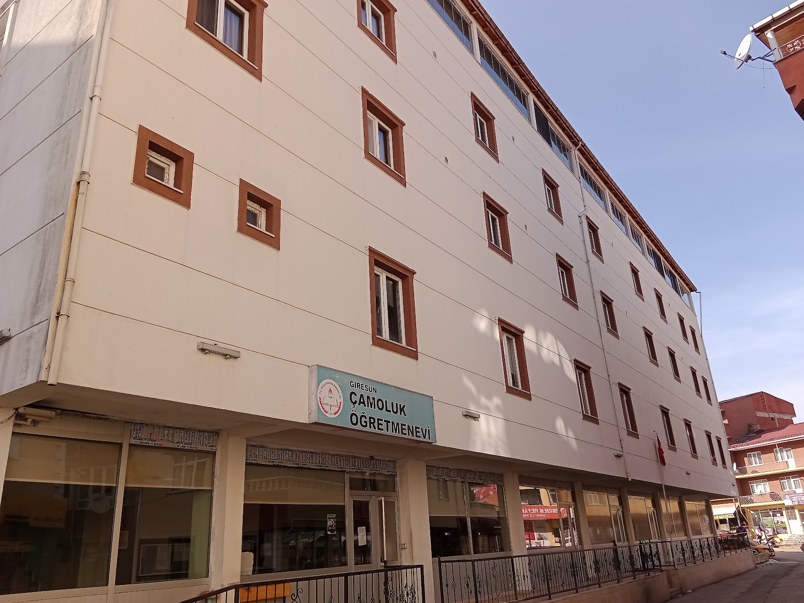Çamoluk Öğretmenevi ve Akşam Sanat Okulu (Hotel Çamoluk) — photo 2