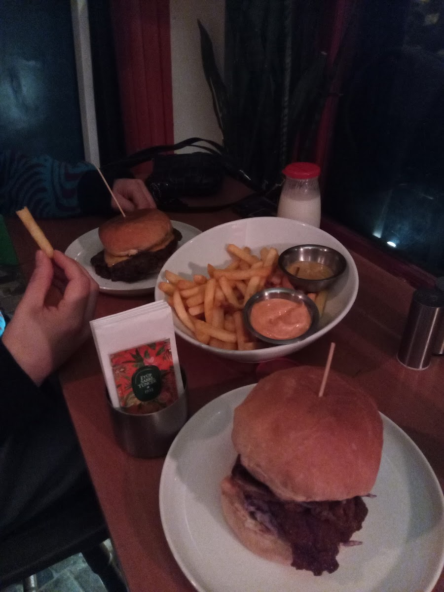 Catchy BBQ Burger — fotoğraf 2