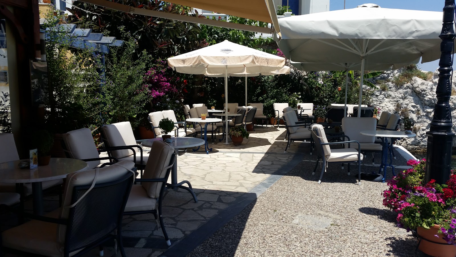 Cavos Cafe Bar Bistro — photo 9