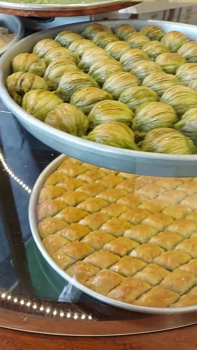 Çelebioğulları Kuruyemiş Elmacı pazarı — photo 3