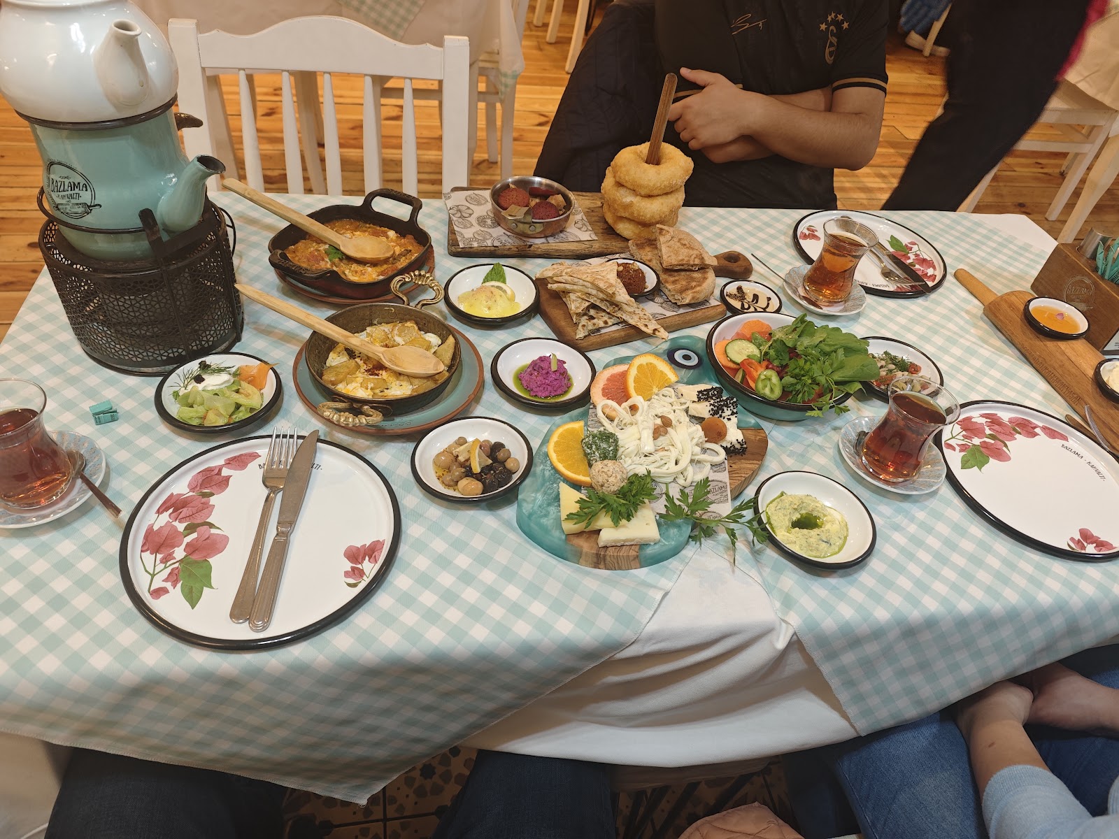 Çeşme Bazlama Kahvaltı Nişantaşı 2 — fotoğraf 2