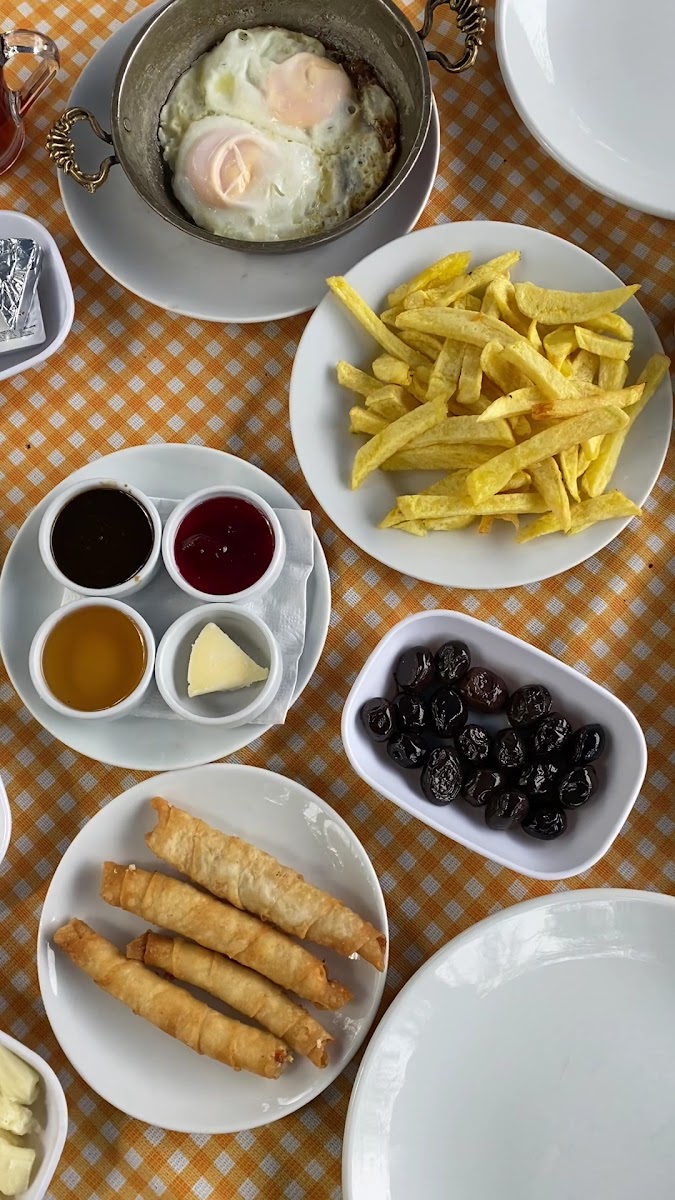 Çetinler Cafe & Restaurant Ilıksu — fotoğraf 3